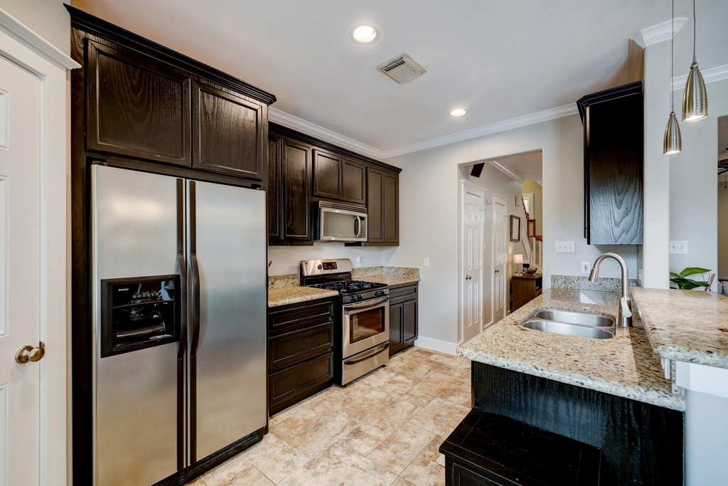 1025 W 15th 1/2 Street - Photo 5