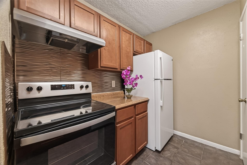 1500 Bay Area Boulevard - Photo 12