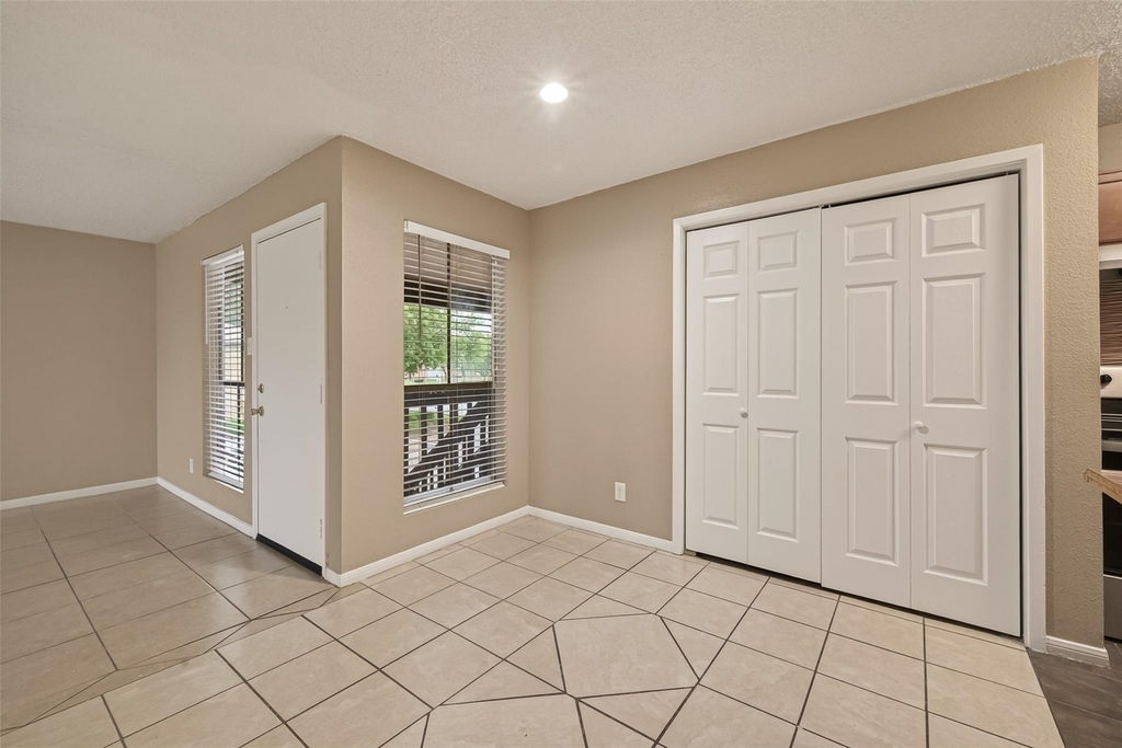 1500 Bay Area Boulevard - Photo 8