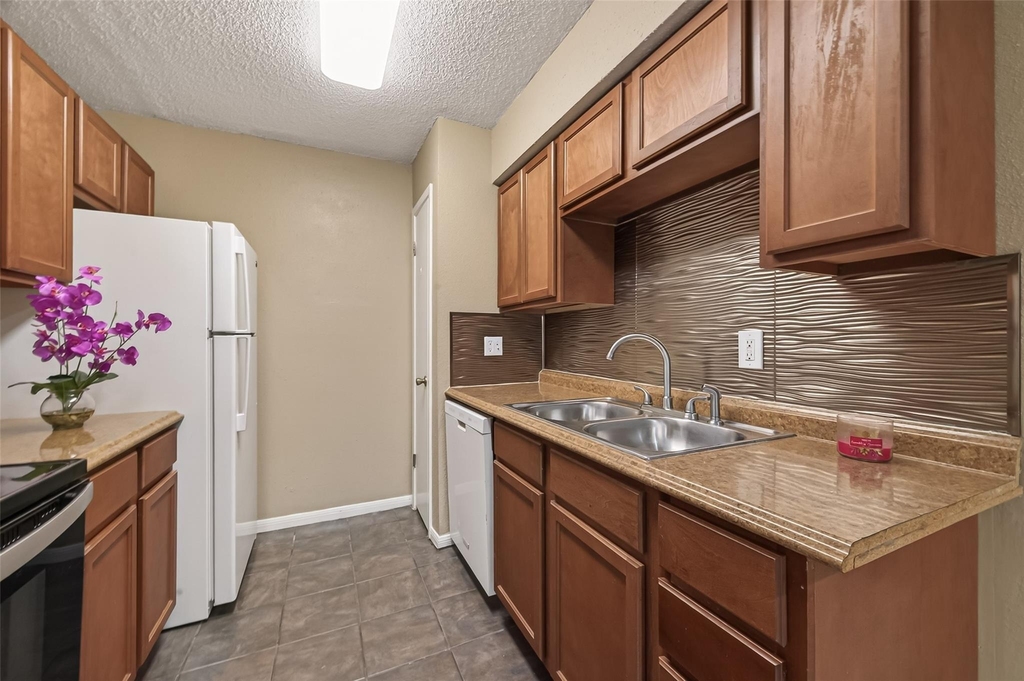 1500 Bay Area Boulevard - Photo 1