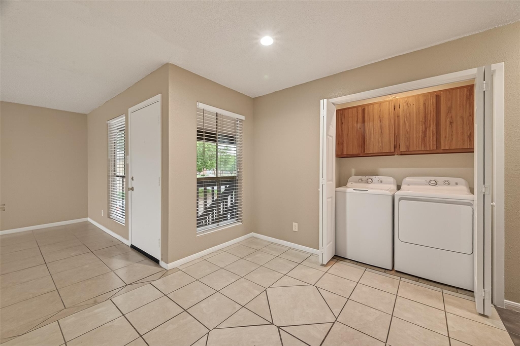 1500 Bay Area Boulevard - Photo 9