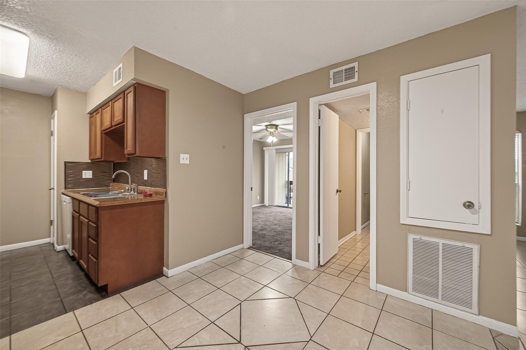 1500 Bay Area Boulevard - Photo 16
