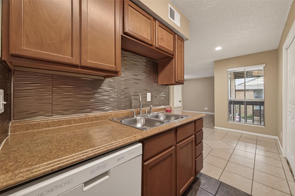 1500 Bay Area Boulevard - Photo 15