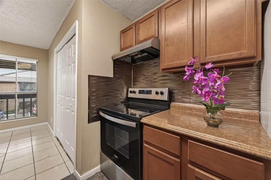 1500 Bay Area Boulevard - Photo 13