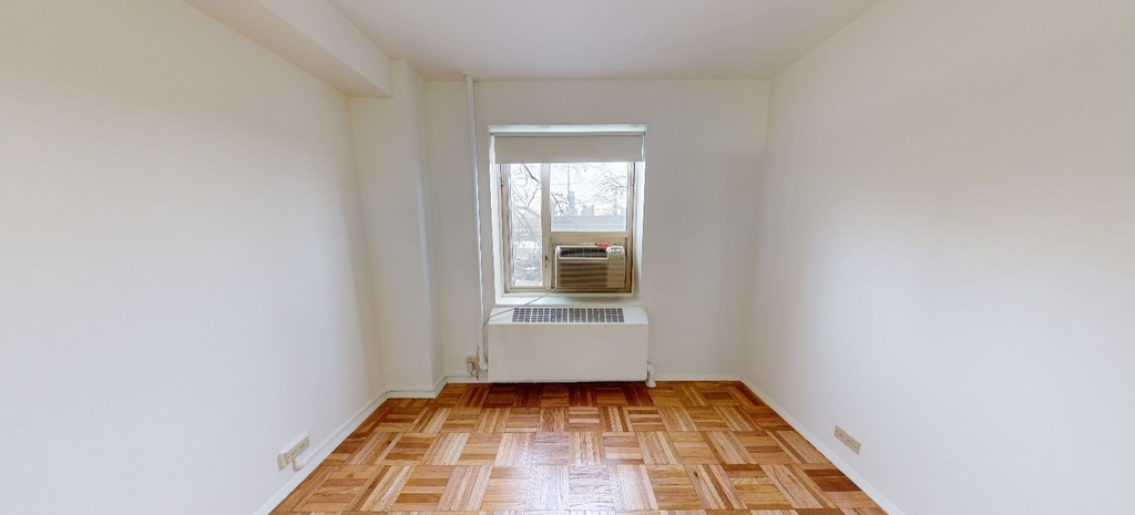 350 1st Avenue - Photo 4