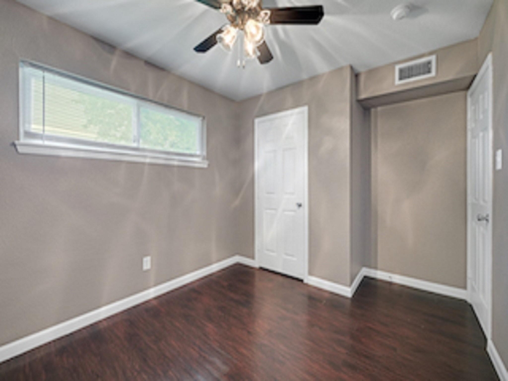 3031 Sumpter - Photo 3