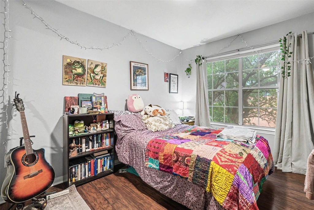 501 W 26th Street - Photo 6