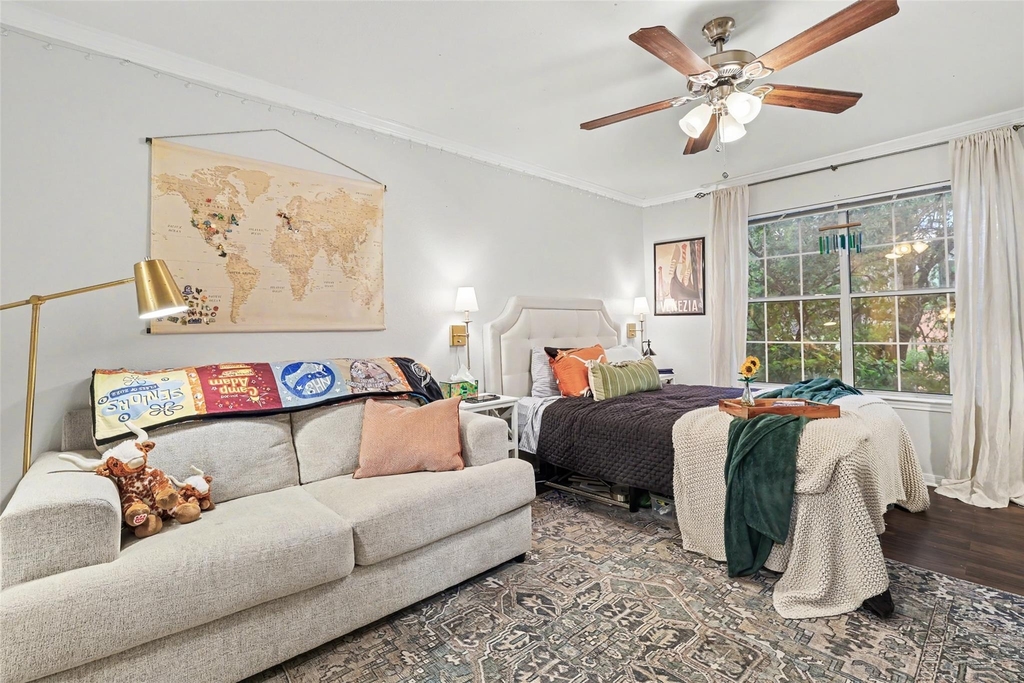 501 W 26th Street - Photo 9