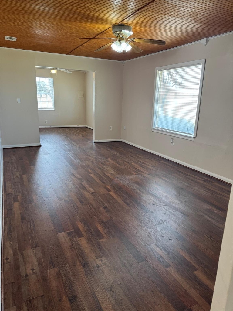 5702 Pine Avenue - Photo 9