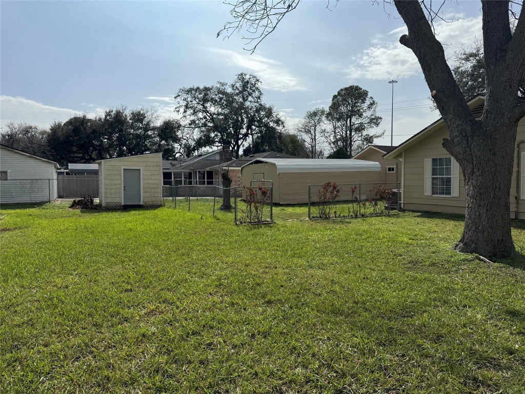 5702 Pine Avenue - Photo 3