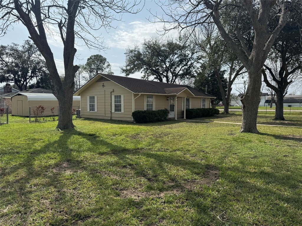5702 Pine Avenue - Photo 2