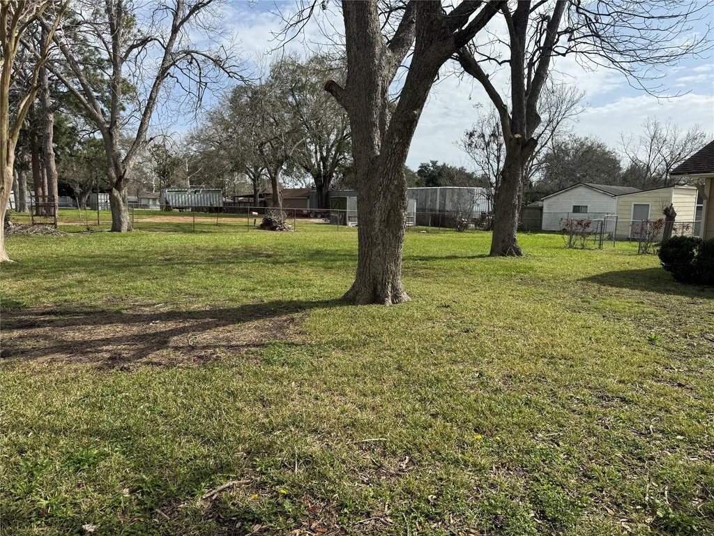 5702 Pine Avenue - Photo 4