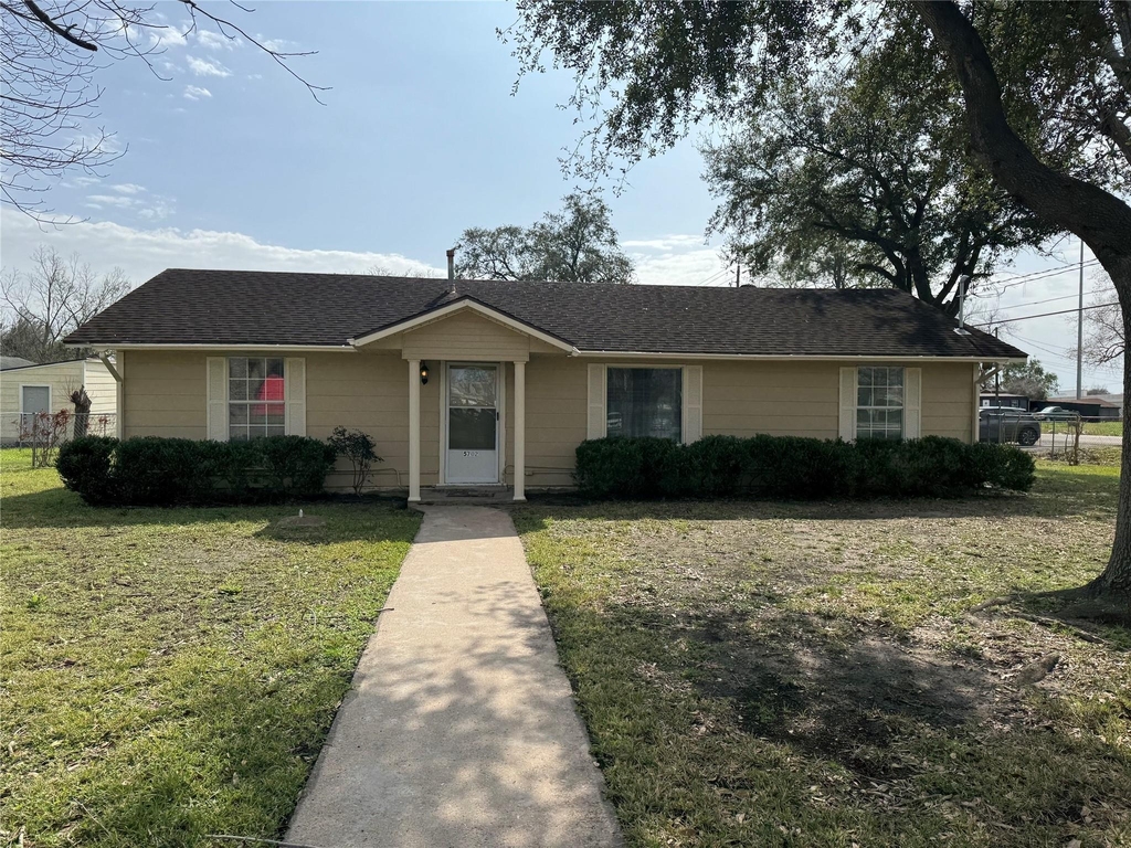 5702 Pine Avenue - Photo 0