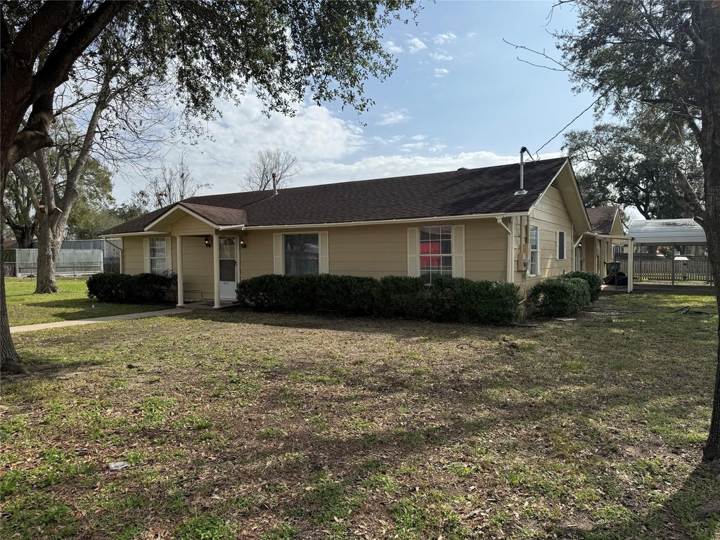 5702 Pine Avenue - Photo 1