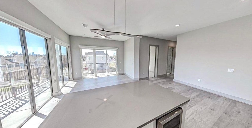 401 W 25th Street - Photo 6