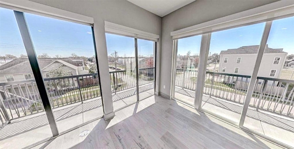 401 W 25th Street - Photo 3