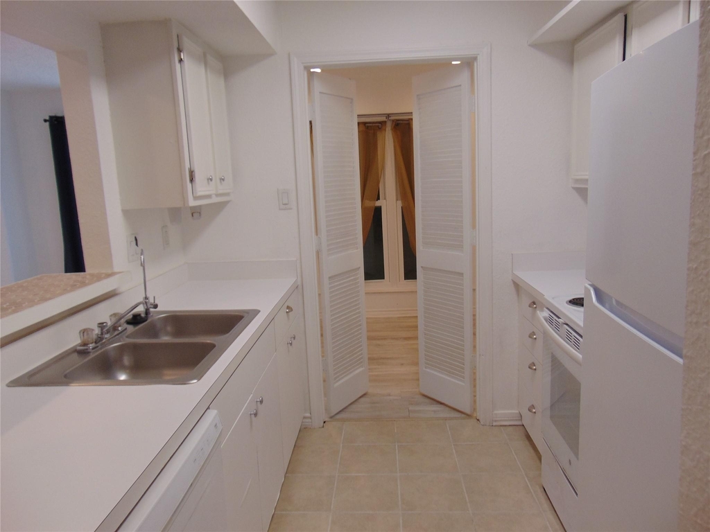 3220 69th Street - Photo 6
