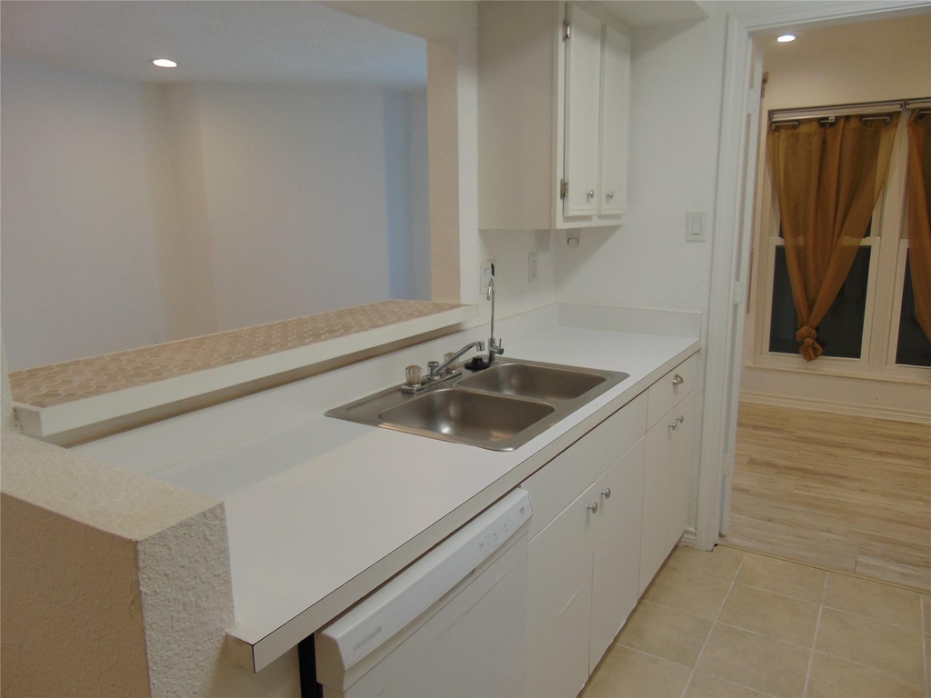 3220 69th Street - Photo 7