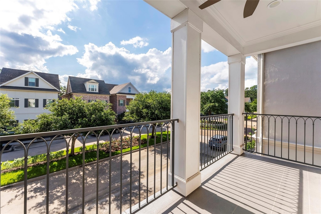 247 Green Boulevard - Photo 3