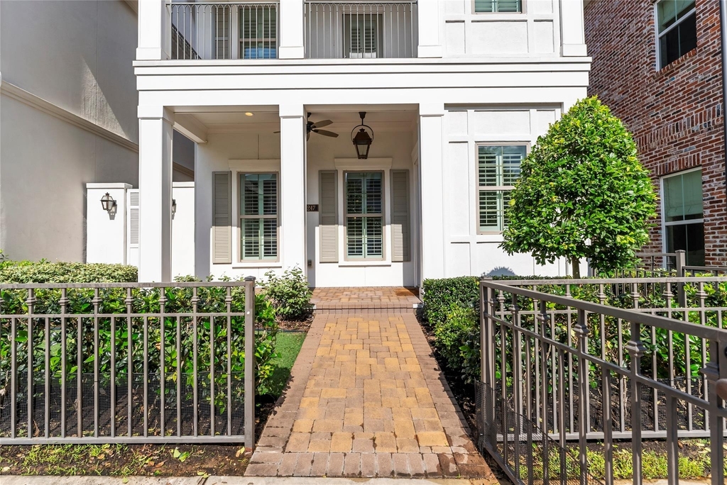 247 Green Boulevard - Photo 13