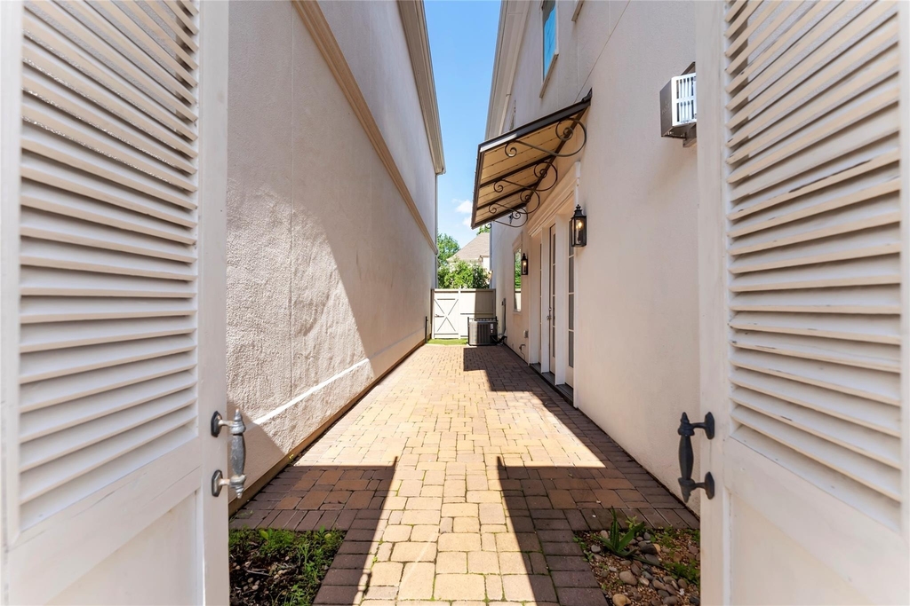247 Green Boulevard - Photo 15