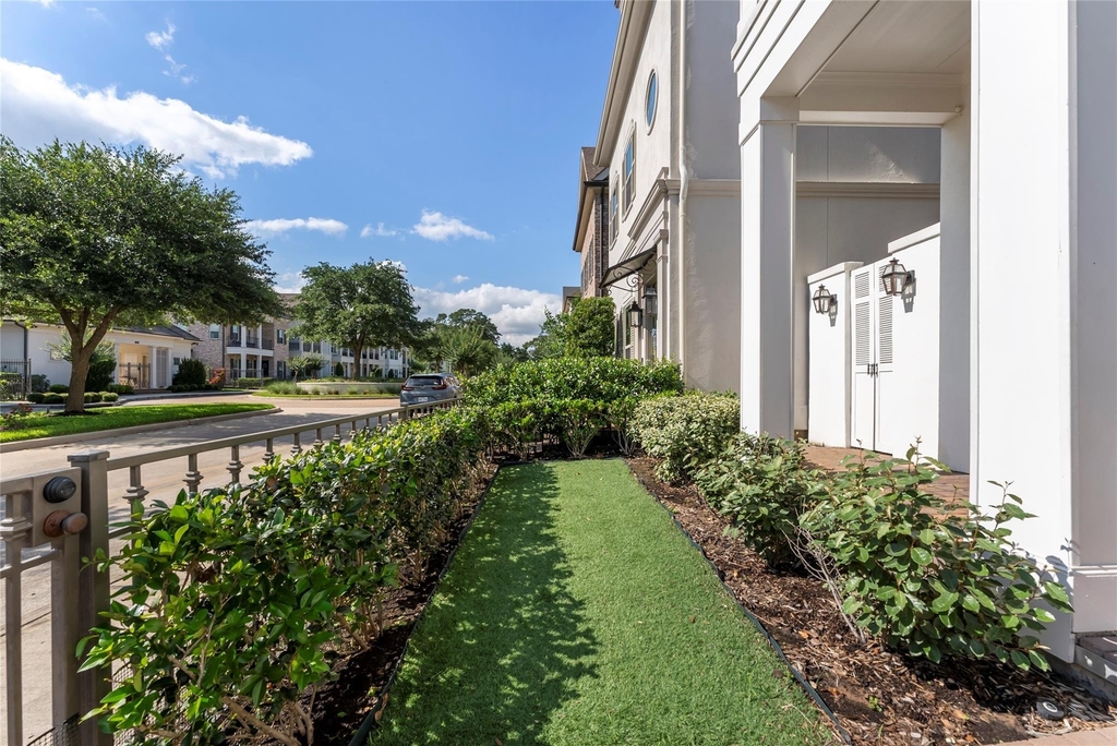 247 Green Boulevard - Photo 14