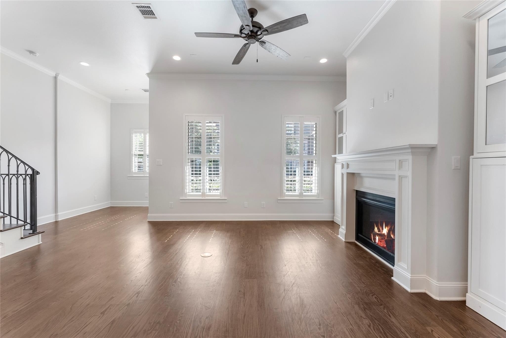 247 Green Boulevard - Photo 4