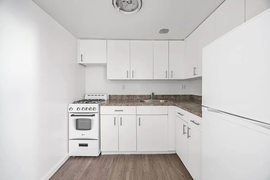 33 Gold Street - Photo 3