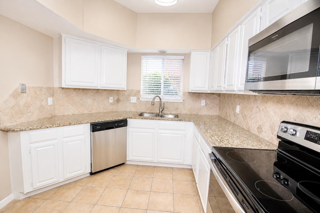 5916 Woodway Place Court - Photo 4
