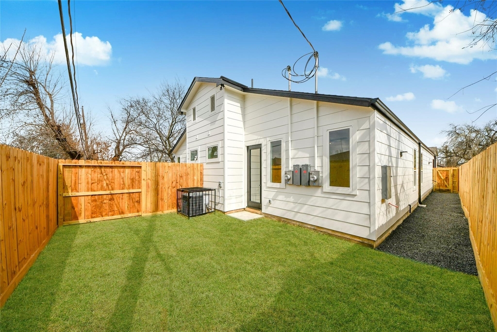 5201 Fairchild Street - Photo 31