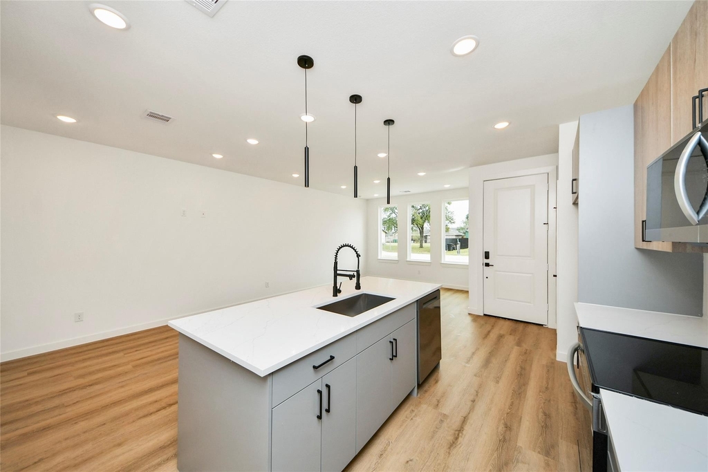 5201 Fairchild Street - Photo 6