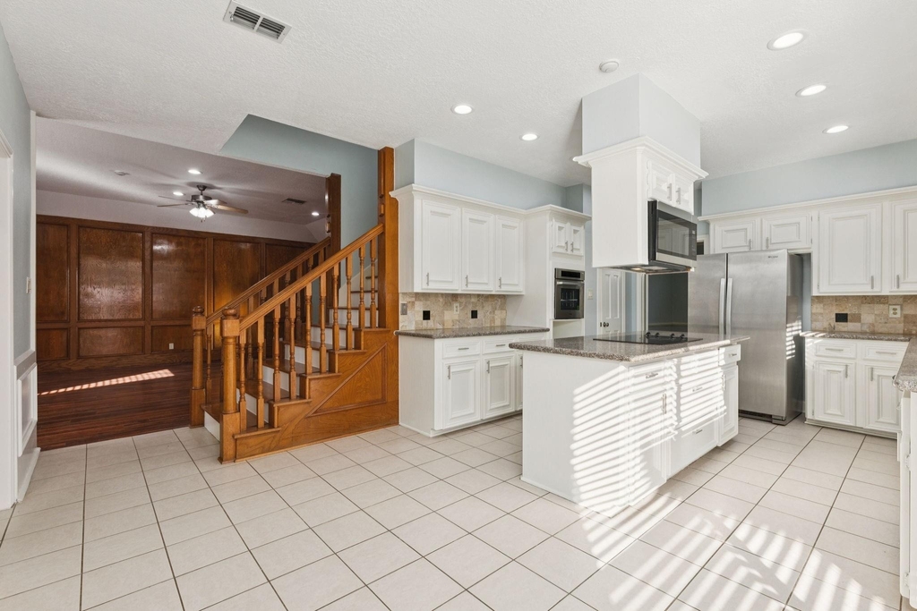 14819 Walbrook Drive - Photo 8