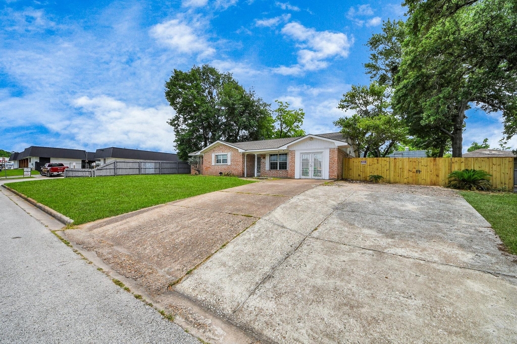 811 Hillcrest Drive - Photo 4