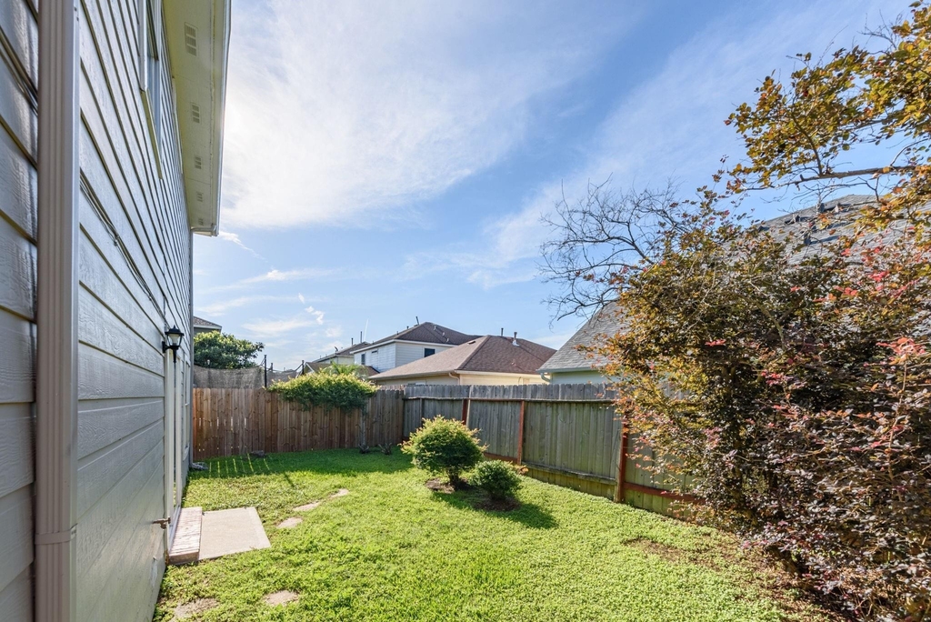 11710 Fossil Rock Lane - Photo 8
