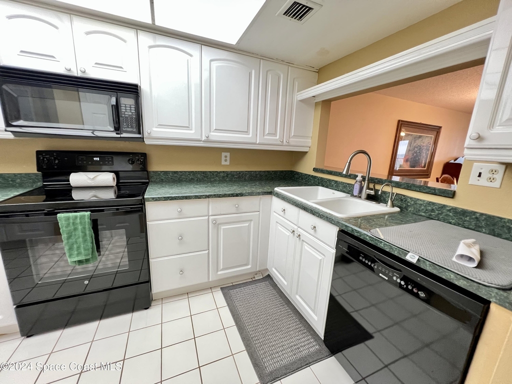 3170 N Atlantic Avenue - Photo 9