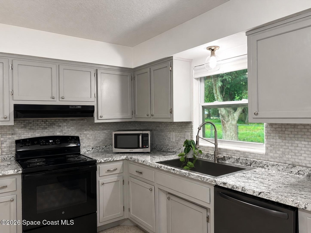 987 Kings Post Road - Photo 29