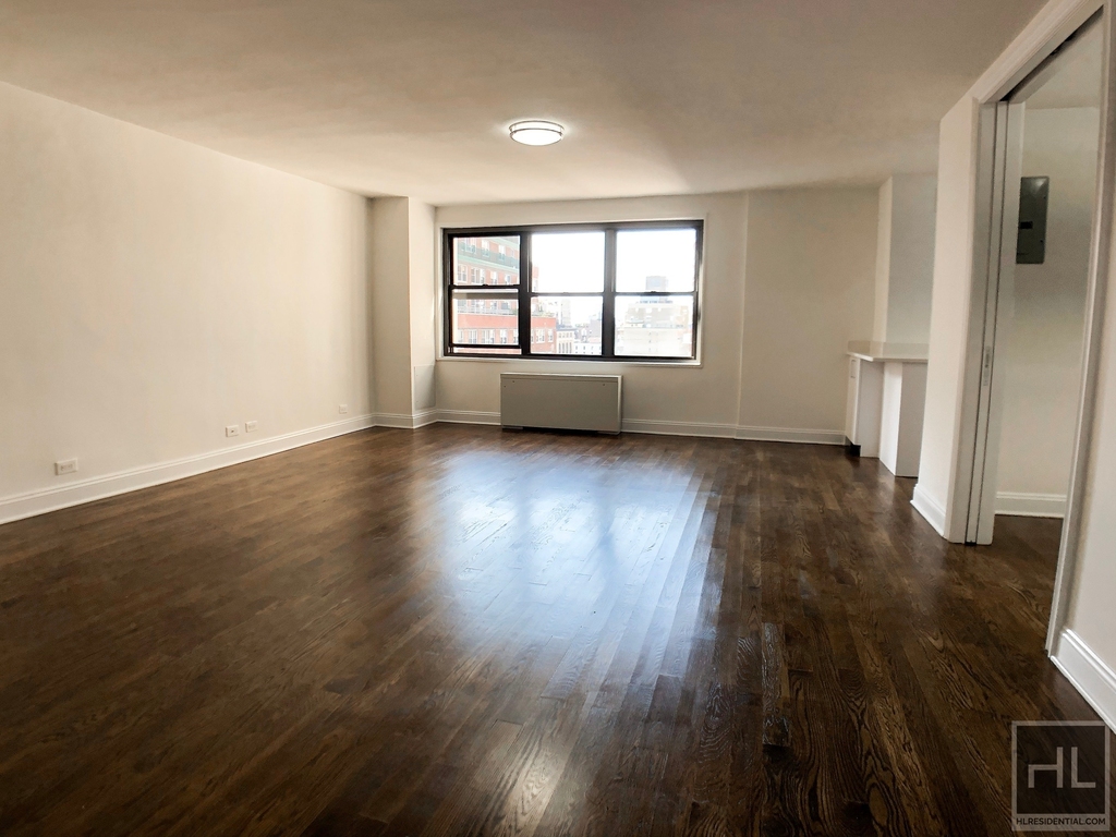 5 Avenue - Photo 2