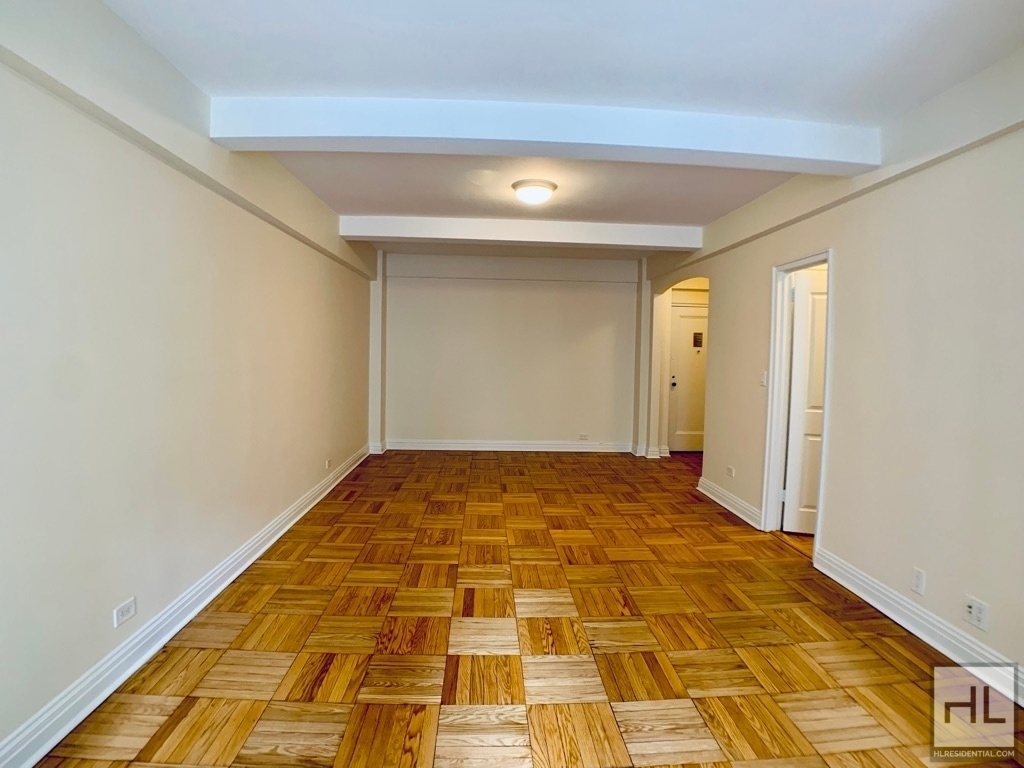 East 56 Street - Photo 2