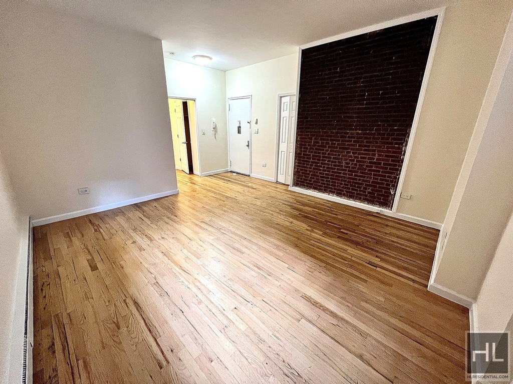 West 73 Street - Photo 0