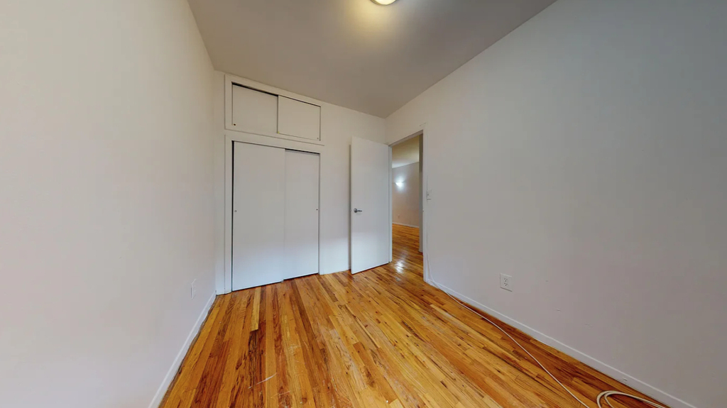 East 78th Street - Photo 8