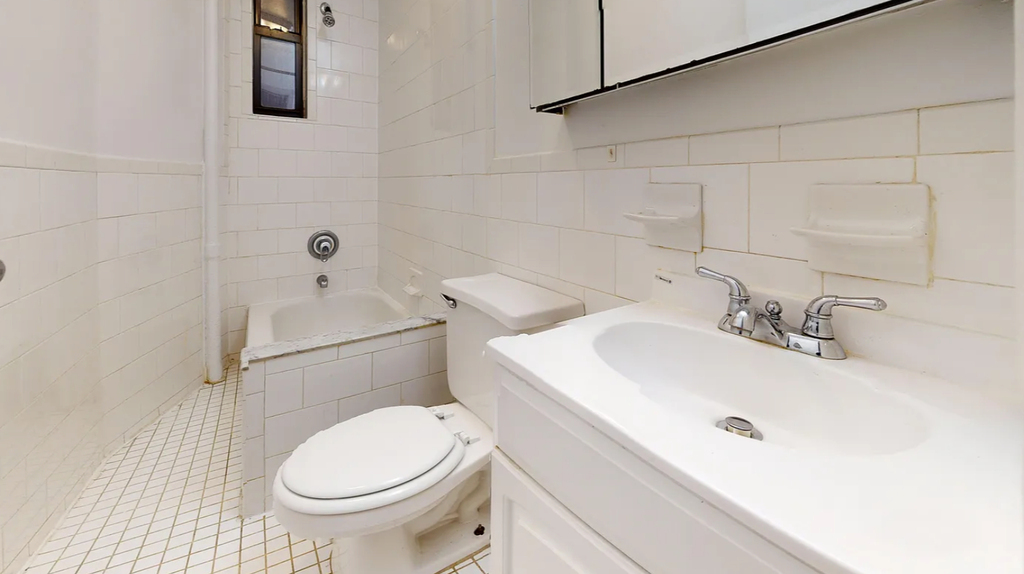 East 78th Street - Photo 5