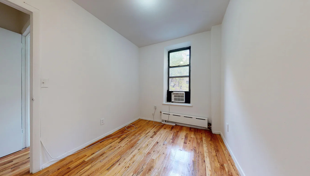 East 78th Street - Photo 9