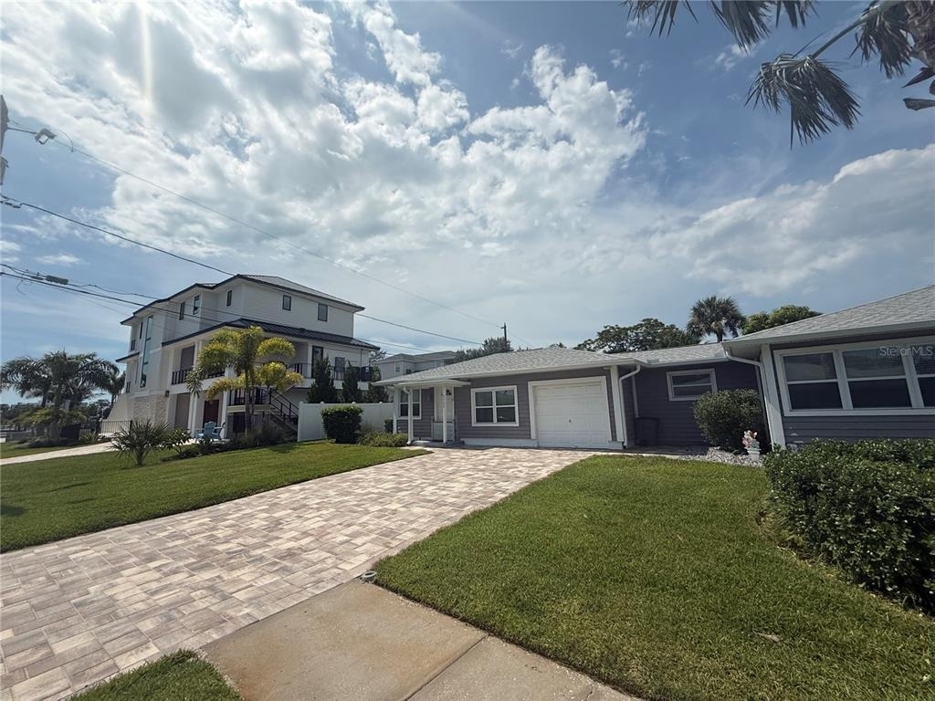 3200 W De Bazan Avenue - Photo 2