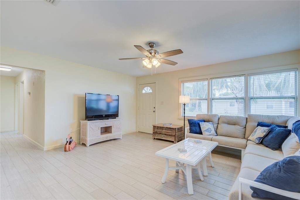 3200 W De Bazan Avenue - Photo 9