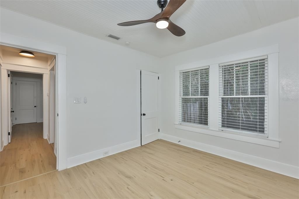 902 W Columbus Drive - Photo 2