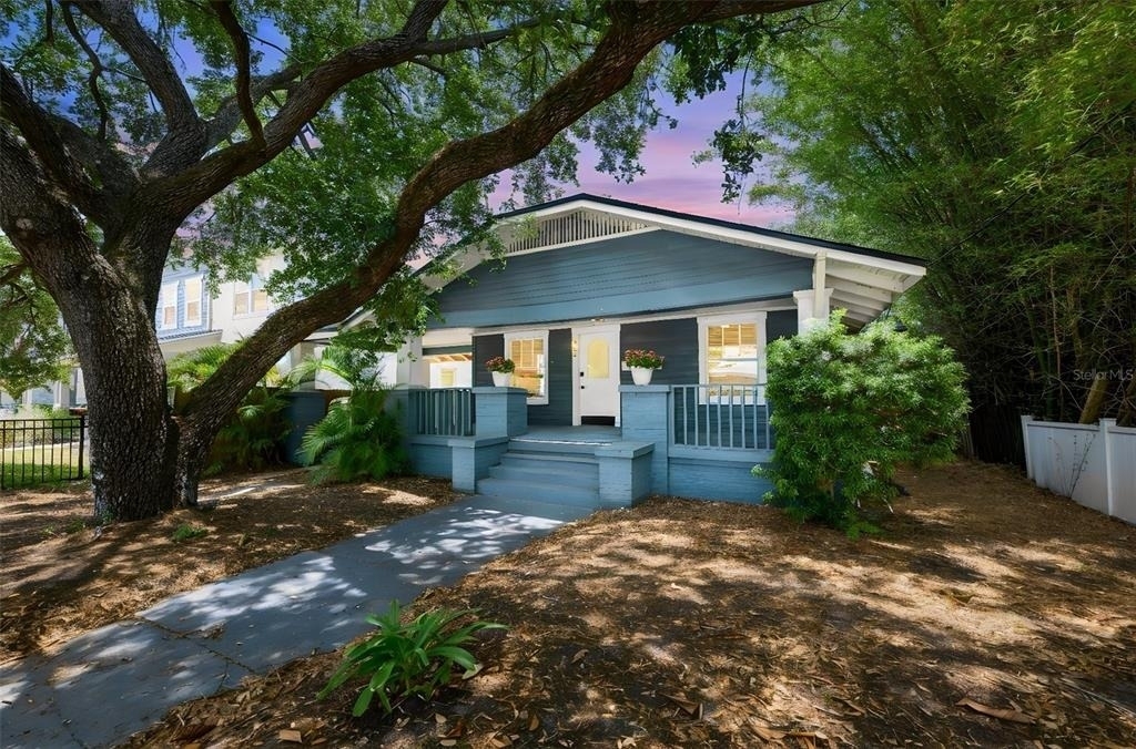 902 W Columbus Drive - Photo 0