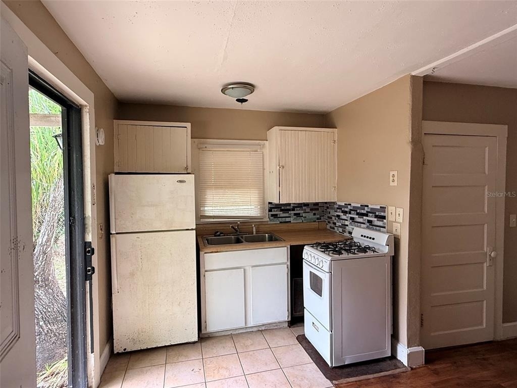 1648 27th Avenue N - Photo 4