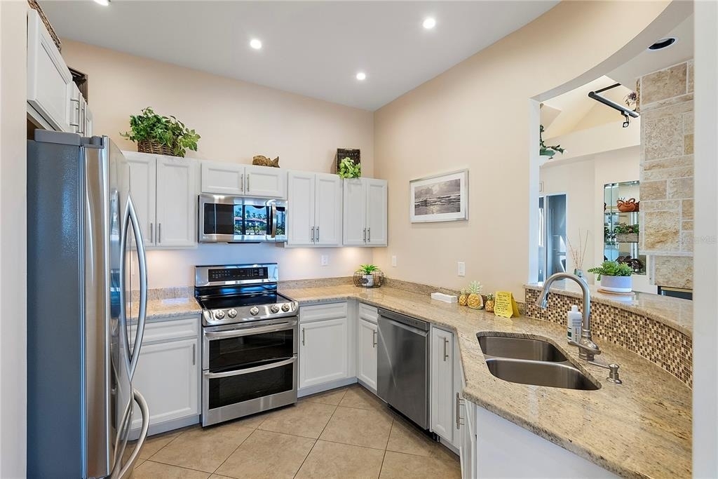 6085 Bahia Del Mar Circle - Photo 36