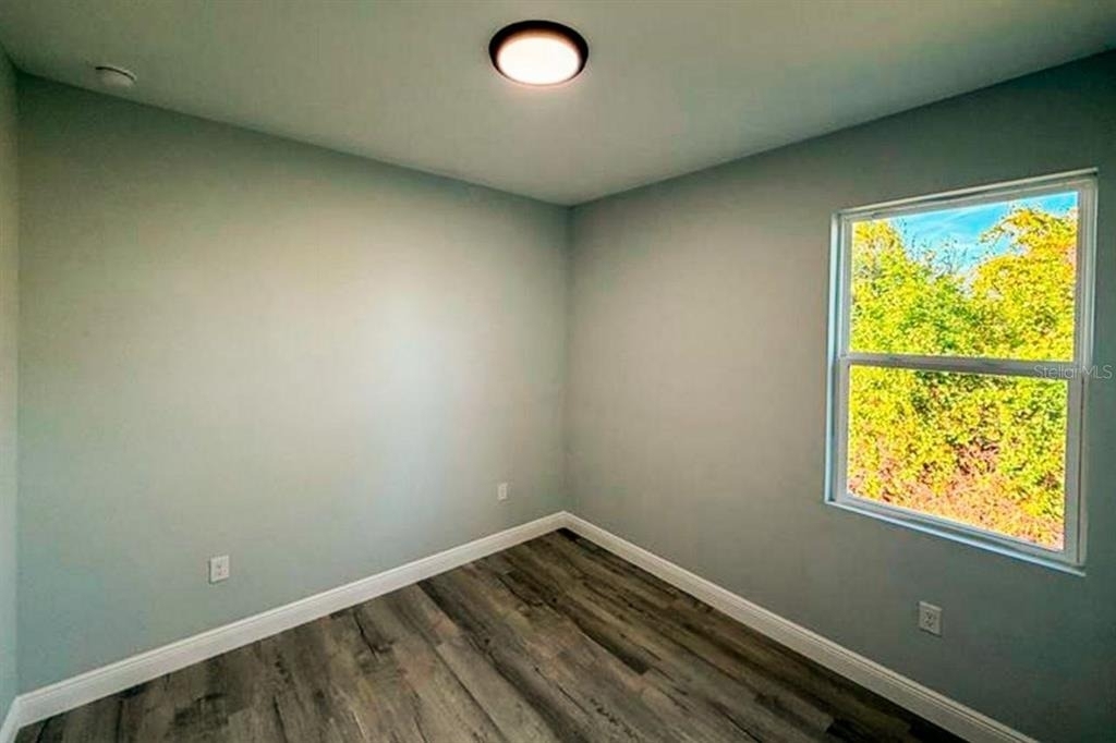18423 Elgin Avenue - Photo 2