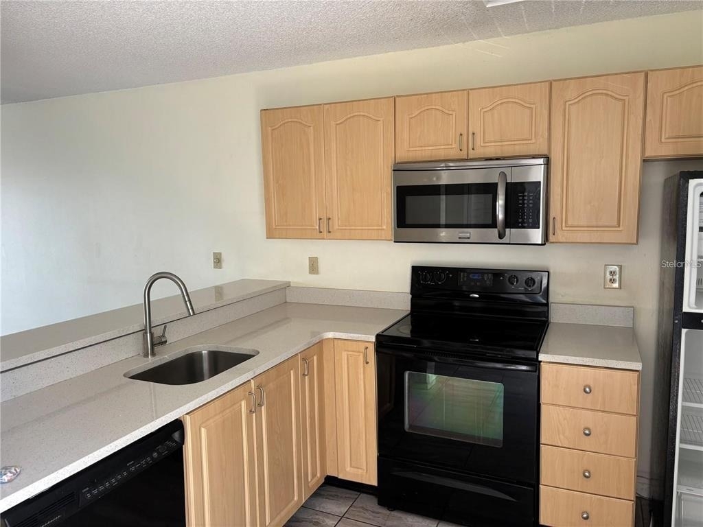 2556 Woodgate Boulevard - Photo 5